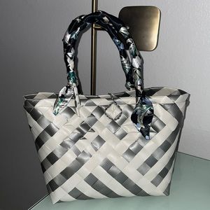 Rafia woven tote